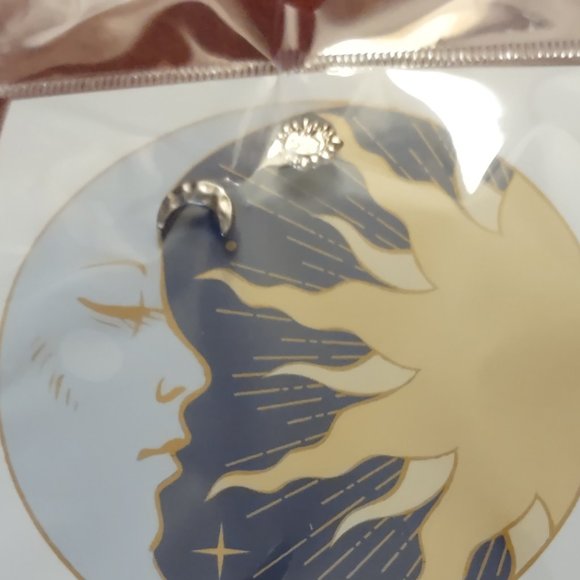gold tone sun and moon earrings on a card  - very cute! - Picture 2 of 3